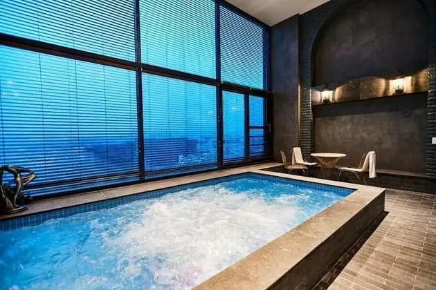 İki adet Tek Kişilik Yataklı (Pull Villa Suite)
