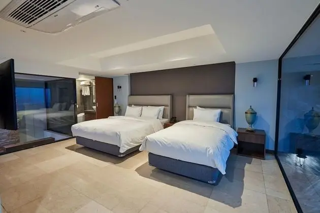 İki adet Tek Kişilik Yataklı (Pull Villa Suite)