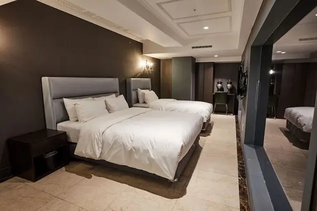 İki adet Tek Kişilik Yataklı (Pull Villa Suite)