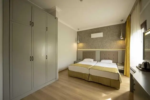 https://images.etstur.com/files/images/hotelImages/TR/68047/l/Pasa-Garden-Beach-Hotel-Oda-398107.jpg