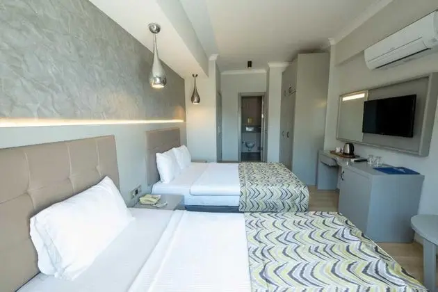 https://images.etstur.com/files/images/hotelImages/TR/68047/l/Pasa-Garden-Beach-Hotel-Oda-398109.jpg