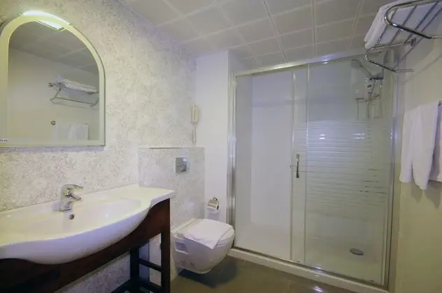 https://imagessl.etstur.com/files/images/hotelImages/TR/68047/l/Pasa-Garden-Beach-Club-Oda-98496.jpg