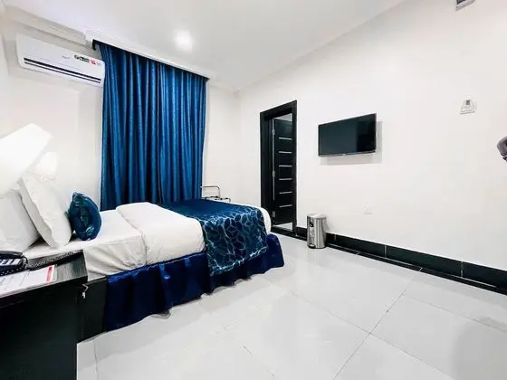 Deluxe Suite