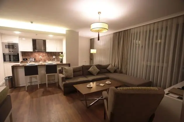 Residance Suit