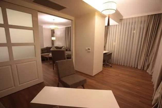 Residance Suit