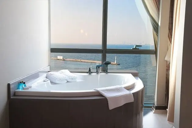 Executive Jakuzili& Deniz Manzaralı Suite
