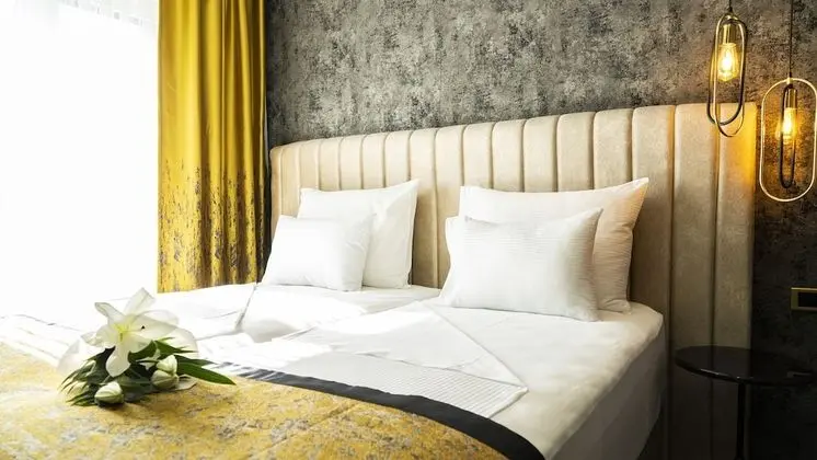 Deluxe Tek Büyük Yataklı Oda (102)