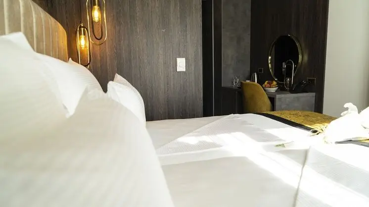 Deluxe Tek Büyük Yataklı Oda (102)