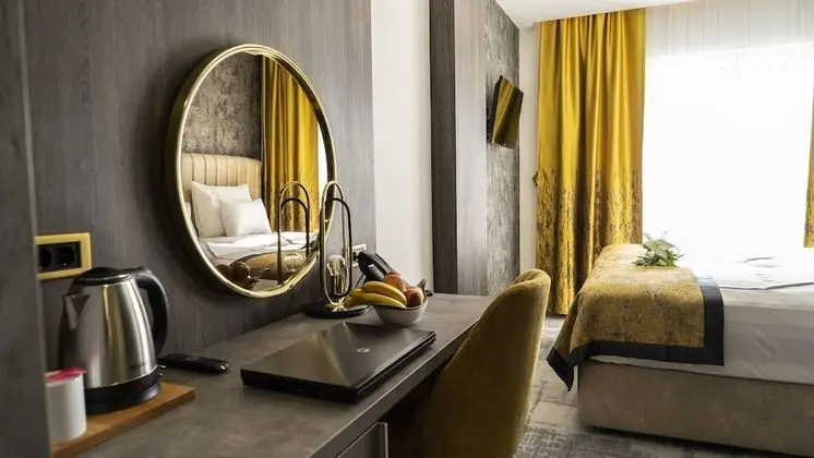 Deluxe Tek Büyük Yataklı Oda (102)
