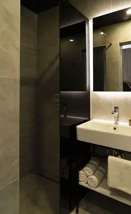 Deluxe Tek Büyük Yataklı Oda (102)