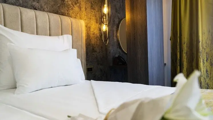 Deluxe Tek Büyük Yataklı Oda (106)