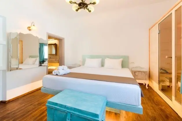 Nereus Suite with Private Hot Tub