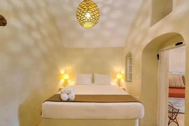 Oceanida Cave Suite with Hot Tub