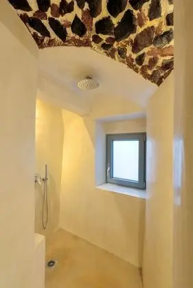 Oceanida Cave Suite with Hot Tub