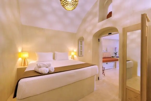 Oceanida Cave Suite with Hot Tub