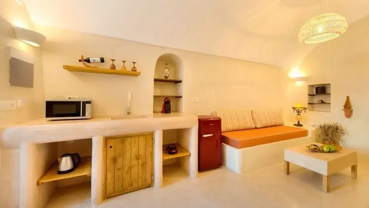 Oceanida Cave Suite with Hot Tub