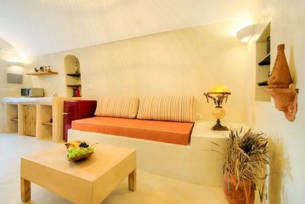 Oceanida Cave Suite with Hot Tub