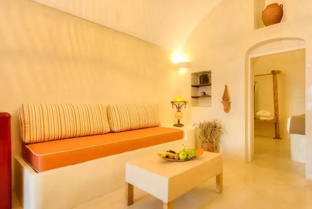 Oceanida Cave Suite with Hot Tub