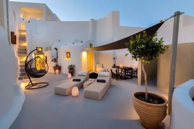 Oceanida Cave Suite with Hot Tub
