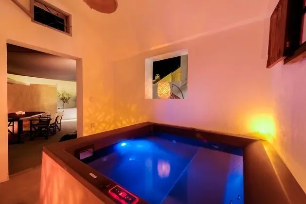 Oceanida Cave Suite with Hot Tub