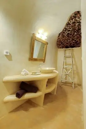 Oceanida Cave Suite with Hot Tub