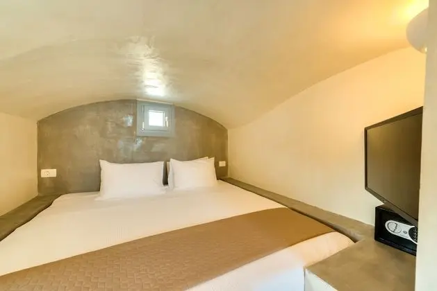 Thetis Suite with Private Hot Tub