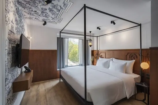 Deluxe Tek Büyük Yataklı Oda