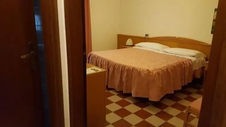 Economy Tek Büyük Yataklı Oda