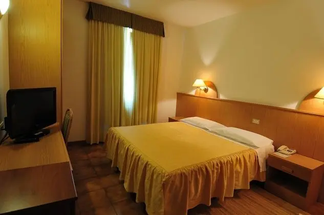 Economy Tek Büyük Yataklı Oda