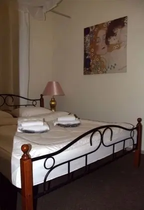 Basic İki Ayrı Yataklı Oda, Ortak Banyo