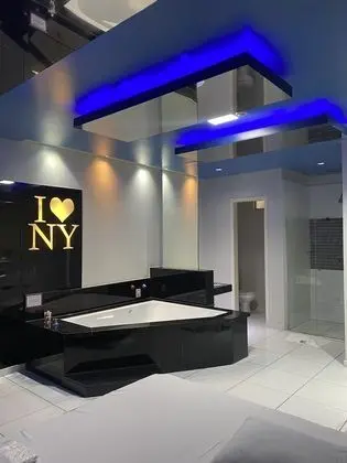 Luxury Tek Büyük Yataklı Oda, 1 Yatak Odası, Sıcak Su Havuzu