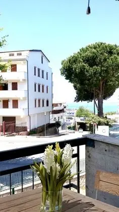 Üç Kişilik Oda, Deniz Manzaralı