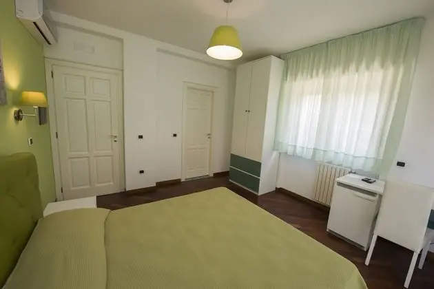 Üç Kişilik Oda, Deniz Manzaralı