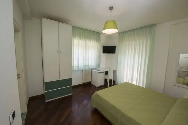 Üç Kişilik Oda, Deniz Manzaralı