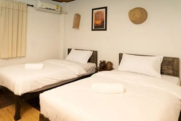 Standard Twin Room with Shared Bathroom