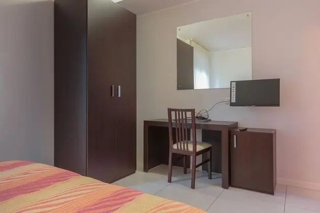 Comfort Tek Büyük veya İki Ayrı Yataklı Oda, Buzdolabı