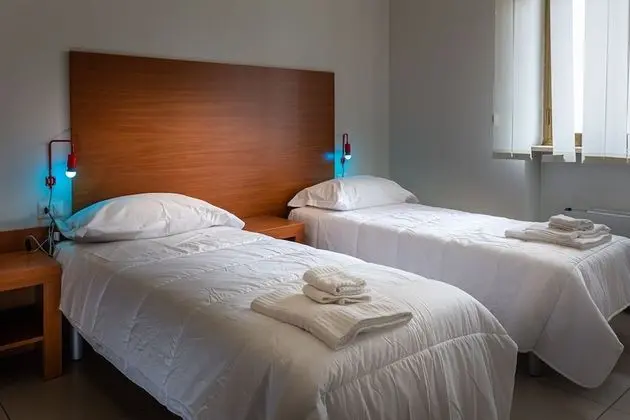 Comfort Tek Büyük veya İki Ayrı Yataklı Oda, Buzdolabı