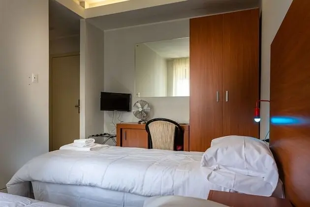 Comfort Tek Büyük veya İki Ayrı Yataklı Oda, Buzdolabı