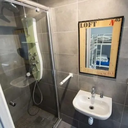 Ortak Ranzalı Oda (6 lits/beds - WC Ext.)