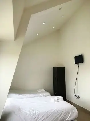 Üç Kişilik Oda