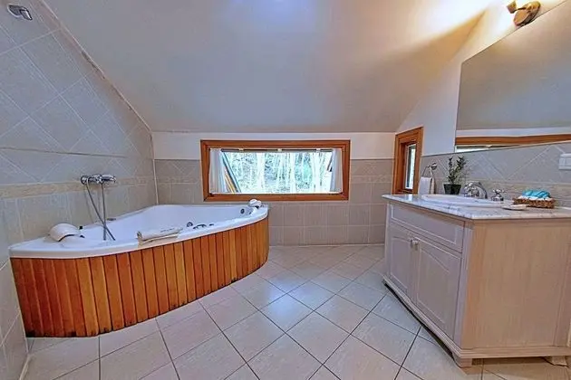 Süit, Sıcak Su Küveti