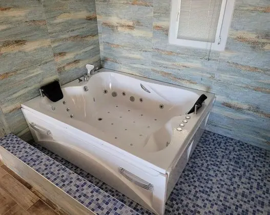 Apartment, Deniz ve Dağ Manzaralı, Jakuzili