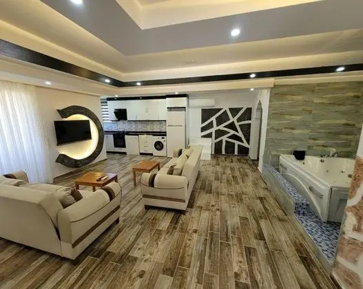 Apartment, Deniz ve Dağ Manzaralı, Jakuzili