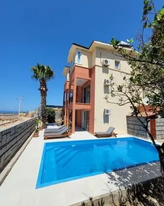 Villa, Deniz Manzaralı, Havuzlu