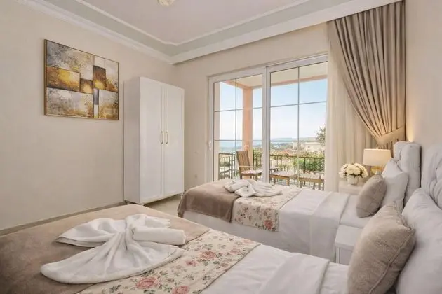 Villa, Deniz Manzaralı, Havuzlu