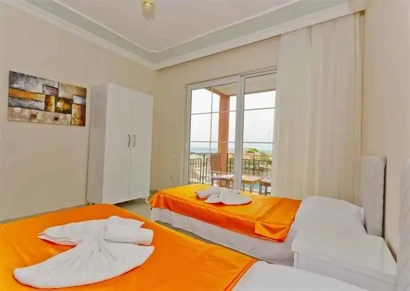 Villa, Deniz ve Dağ Manzaralı, Havuzlu