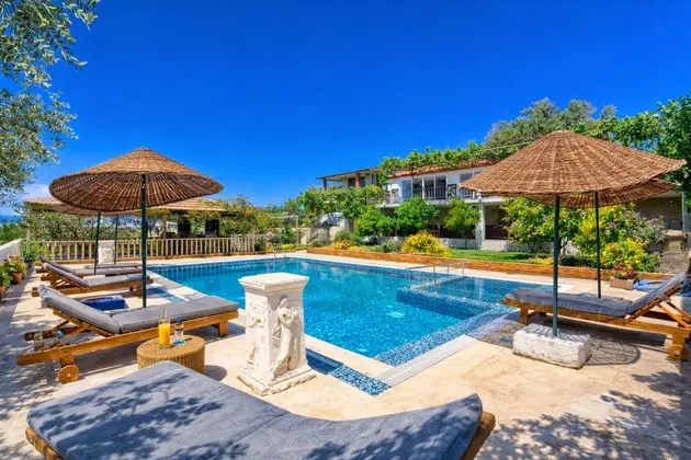 Villa, Deniz ve Dağ Manzaralı, Havuzlu