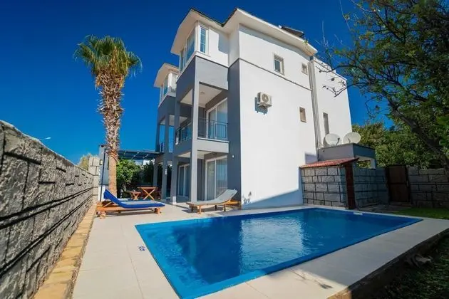 Villa, Deniz ve Dağ Manzaralı, Havuzlu