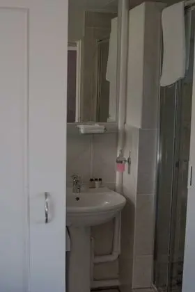 Twin with kitchenette
