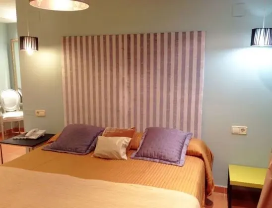 Büyük Yataklı Tek Kişilik Oda